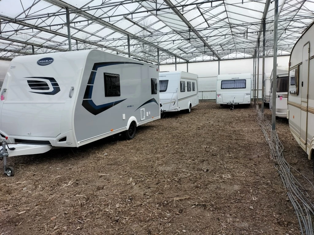 5 Caravans in de kas